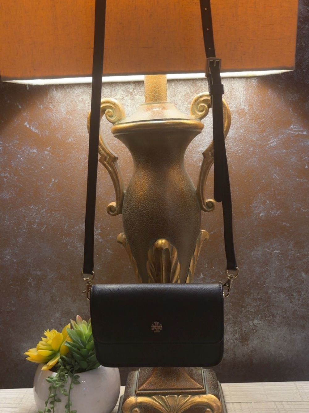 Like New ~ Tory Burch Black Perry Saffiano Crossbody Bag with Gold Logo - Picture 2 of 4
